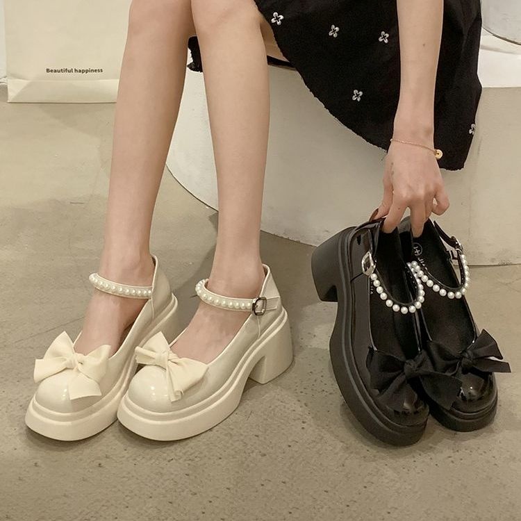 Mary Trân Bách đi giày da nhỏ đế dày tăng thêm giày cao gót giày nữ lolita