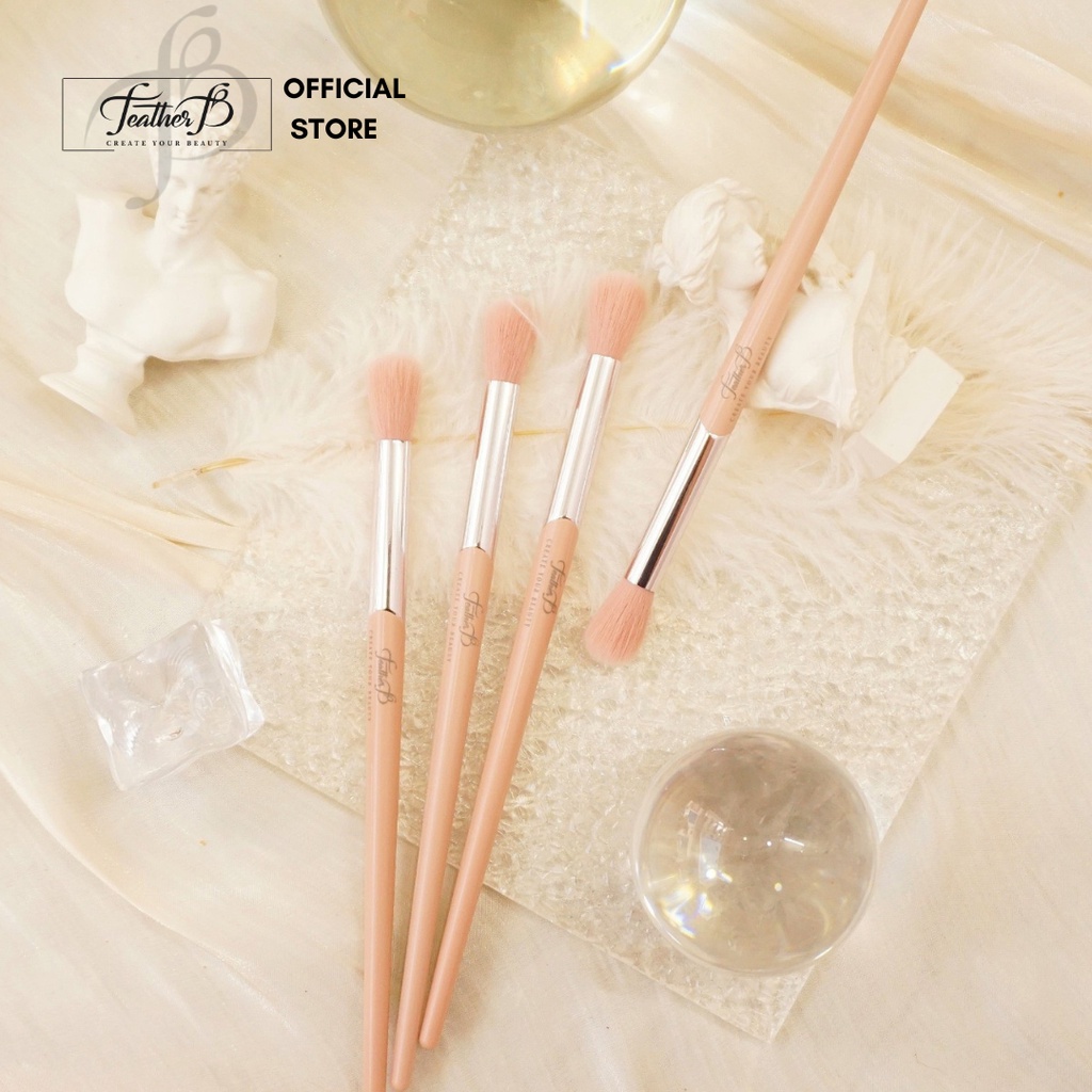 Cọ Tan Màu Mắt Feather B Blend