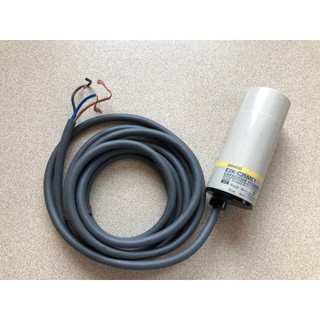 Cảm biến điện dung OMRON E2K-C25ME1