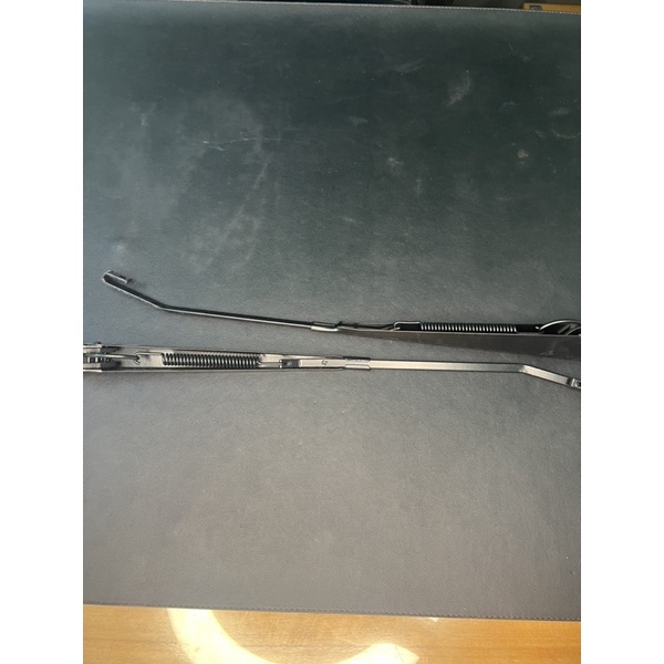 Cần gạt mưa 45 cm lỗ nhỏ phi 8