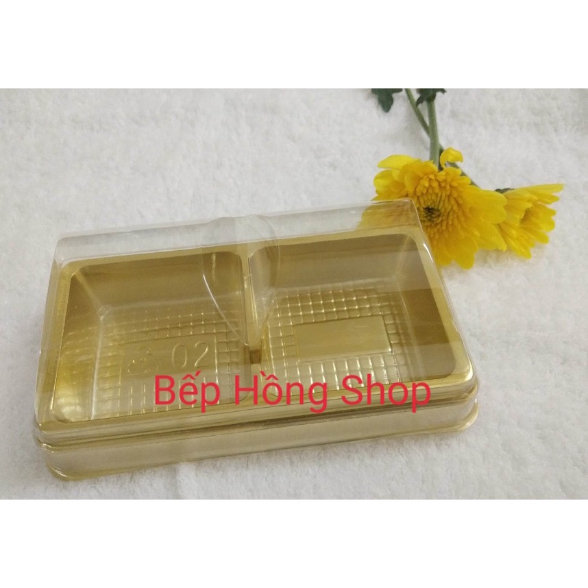 100 Hộp Nhựa Đựng Bánh 2 Ngăn Đế Vàng, kích thước mỗi ngăn 5.5 cm x cao 5.5 cm