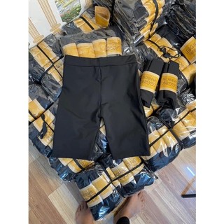 leging đùi và ngố nữ