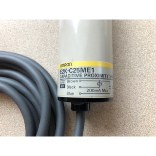 Cảm biến điện dung OMRON E2K-C25ME1