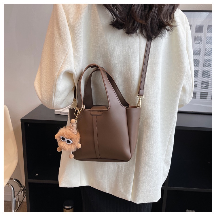 Túi Quái Xách Nữ Có Dây Đeo Chéo Giỏ Nữ Trơn Kèm Thú Bông Siêu Xinh - ViVi