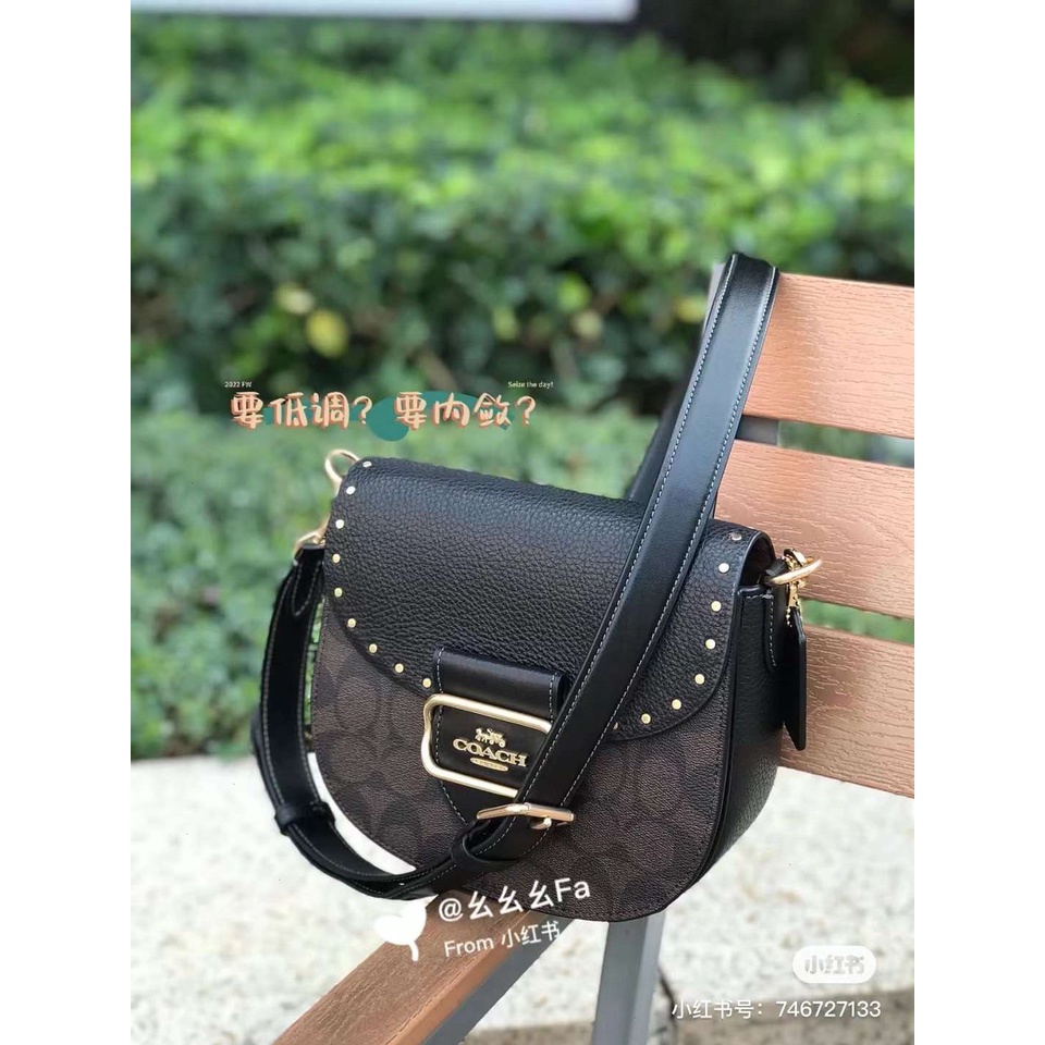 Túi Coach đinh dáng bầu đeo chéo siêu xinh- Size 20cm UY TÍN CHẤT LƯỢNG