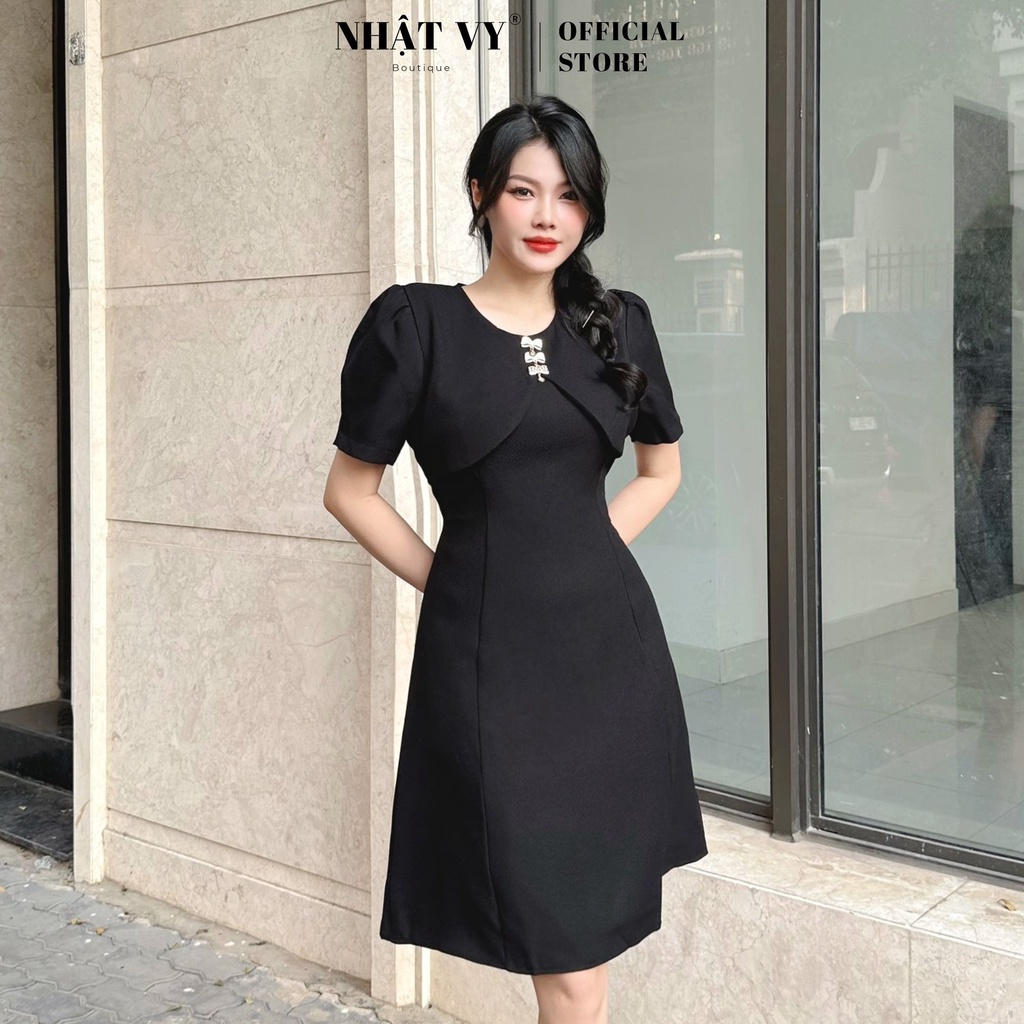 Đầm dự tiệc Nhật Vy cổ tròn bèo kèm cài áo nơ ngực dáng xoè chất xốp gân phù hợp đi chơi công sở cafe - D2619