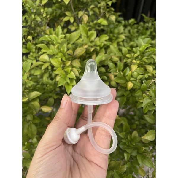 (Kèm hộp đưng) Set núm ti hút + quả tạ nội địa Trung cho bình sữa cổ rộng Moyuum giúp bé ti đứng / ngồi mọi tư thế
