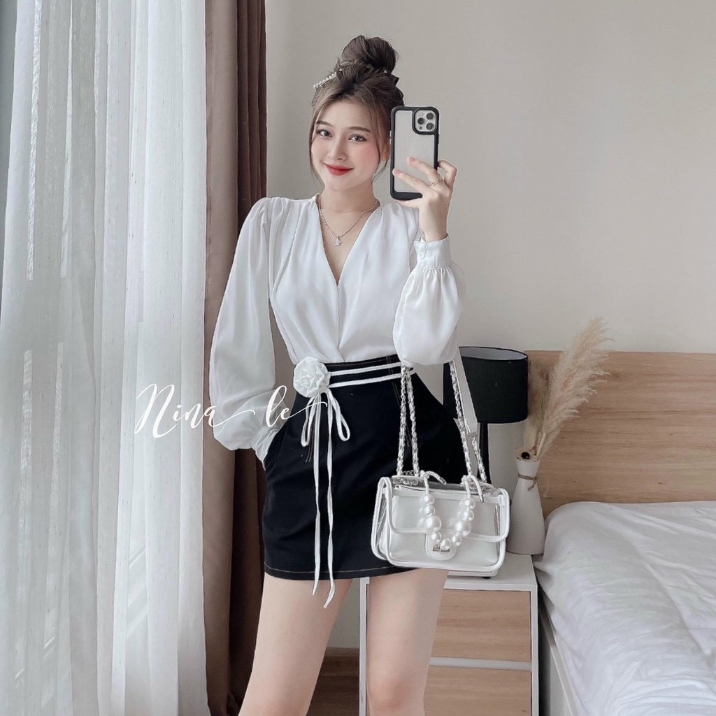 Sét đồ nữ áo sơ mi cổ V phối cùng chân váy ngắn chữ A kết bông phù hợp cho các nàng công sở