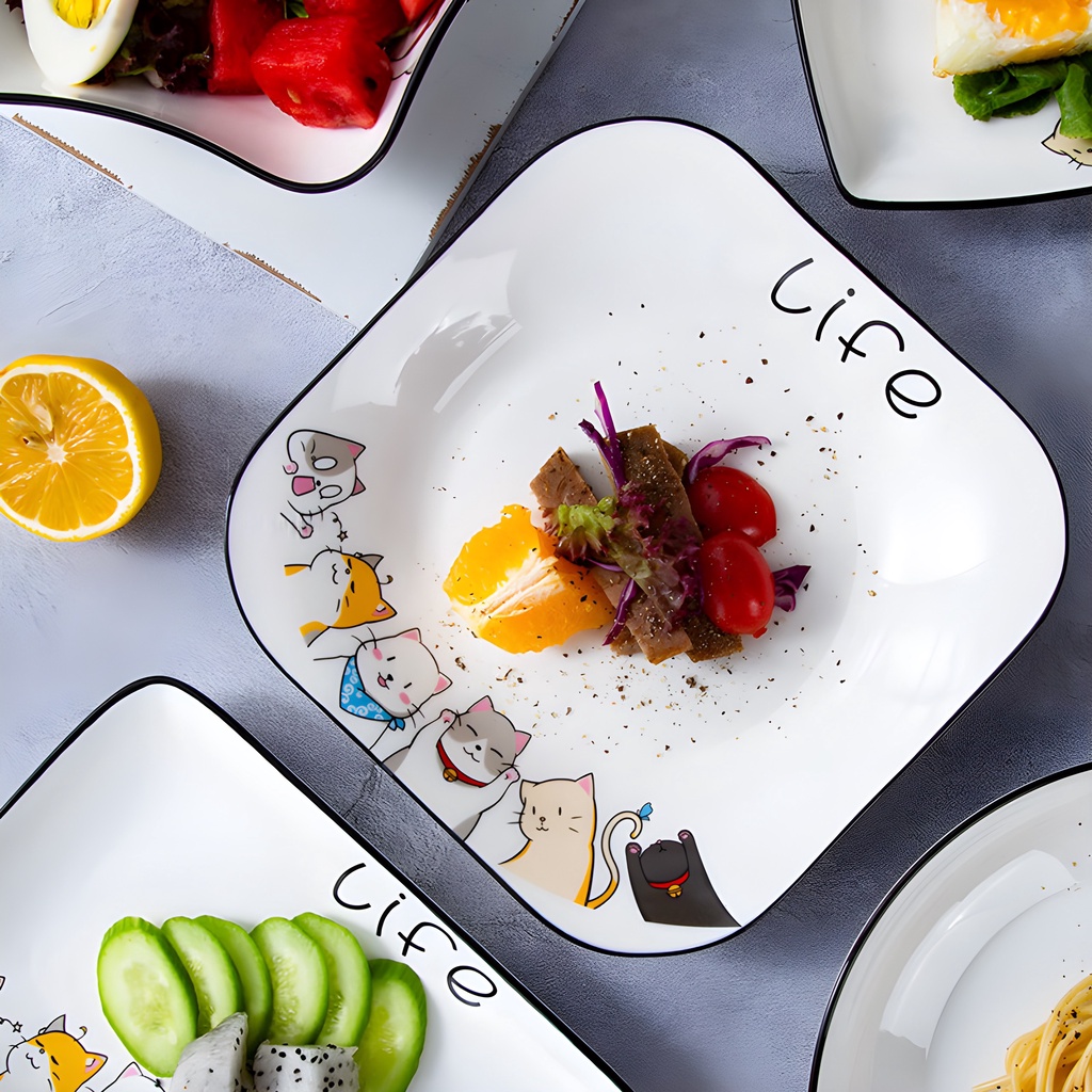 Dĩa sứ vuông họa tiết mèo life. Dĩa vuông bằng sứ đường kính 23cm.