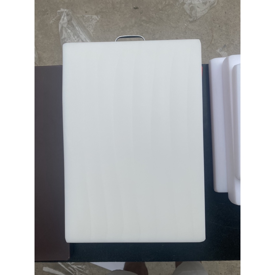 Thớt nhựa cao cấp 30x40x5cm hàng đúc nguyên khối, đầy đủ quai xách