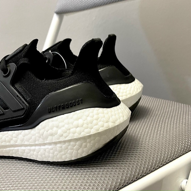 Giày ultraboots 22 black DG8866