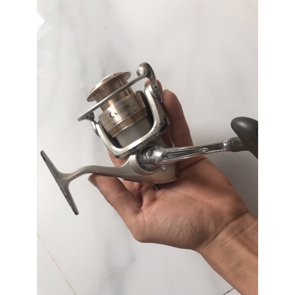 Máy câu Daiwa Cy2500 cối kim loại