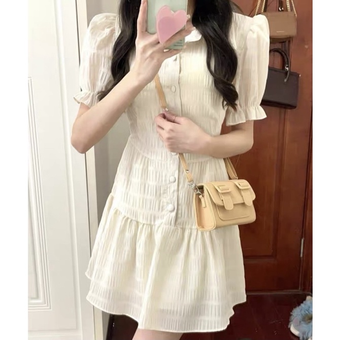 Đầm xoè dáng ngắn phong cách mùa hè