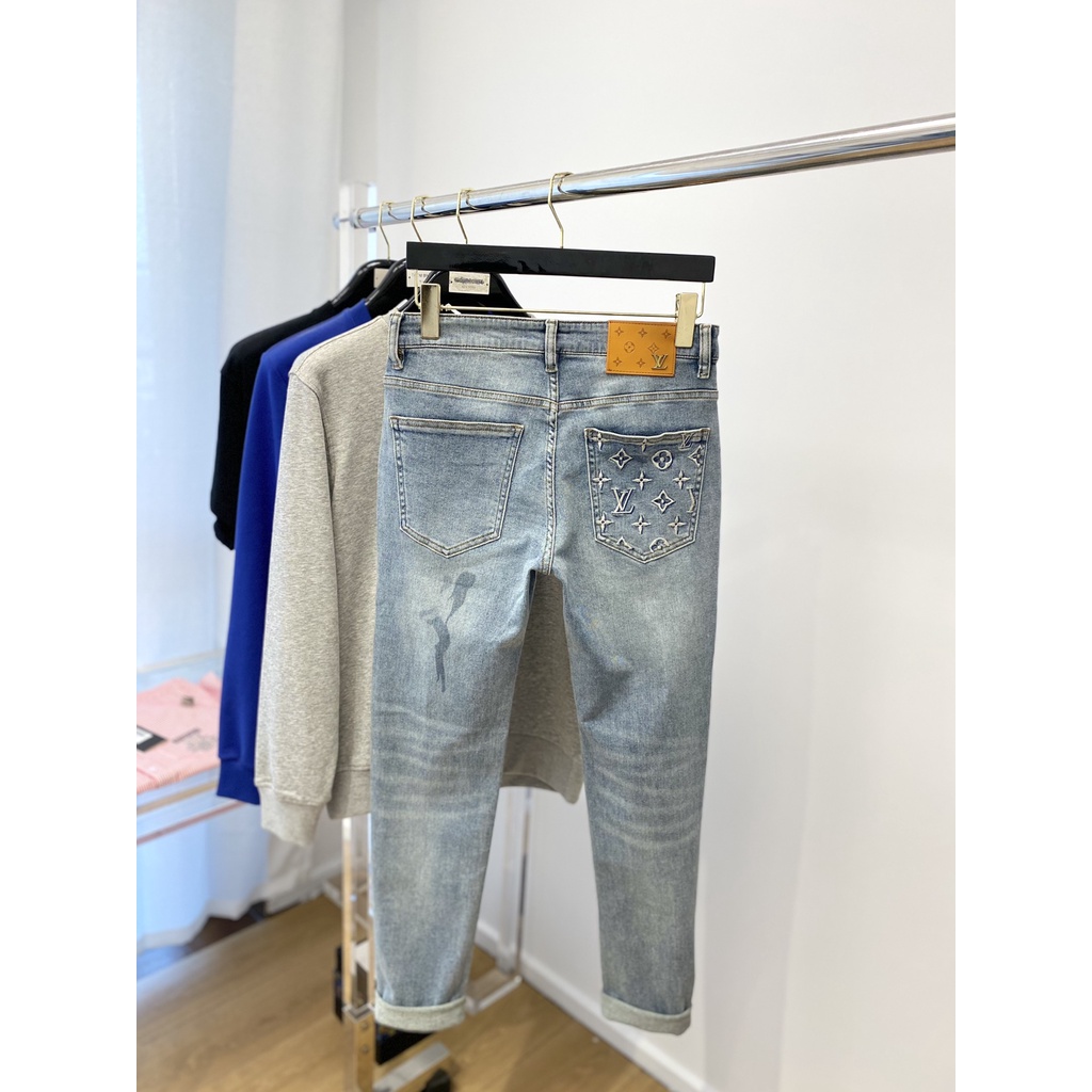 Quần jeans dài nữ Louis Vuitton LV thêu hoạ tiết cá tính