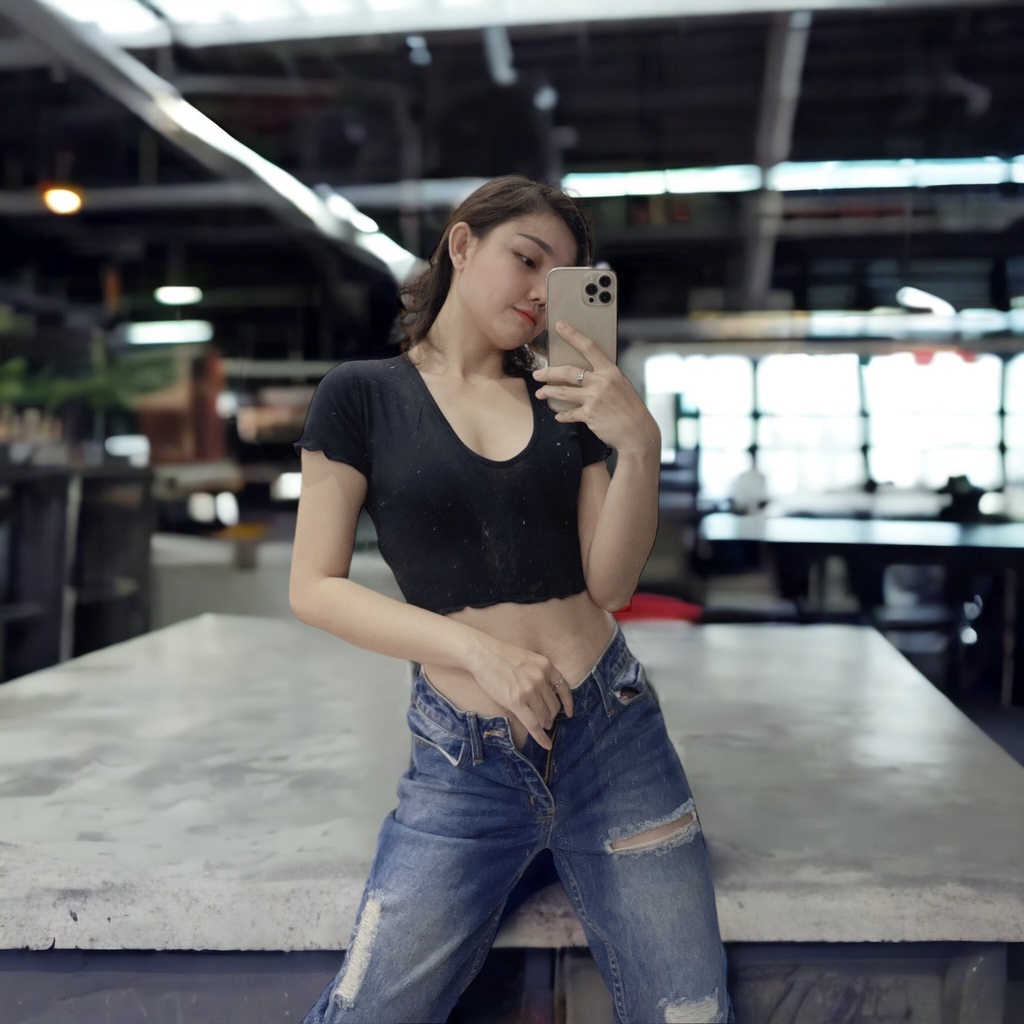 Aó Thun cổ tin chất thun lạnh form croptop trên rốn chỉ 1 màu đen vnxk