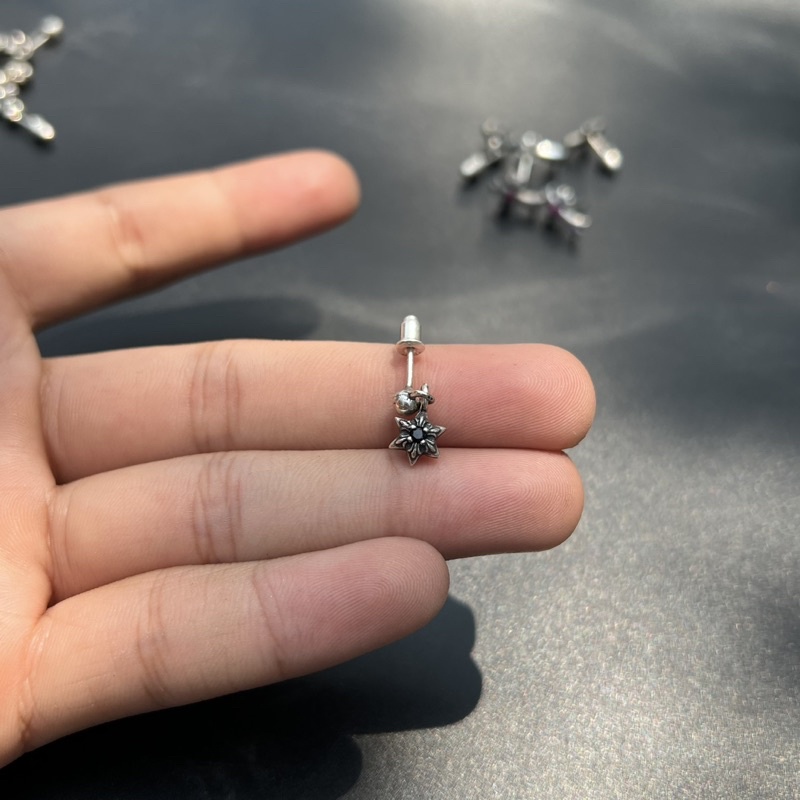 Bông tai chromehearts