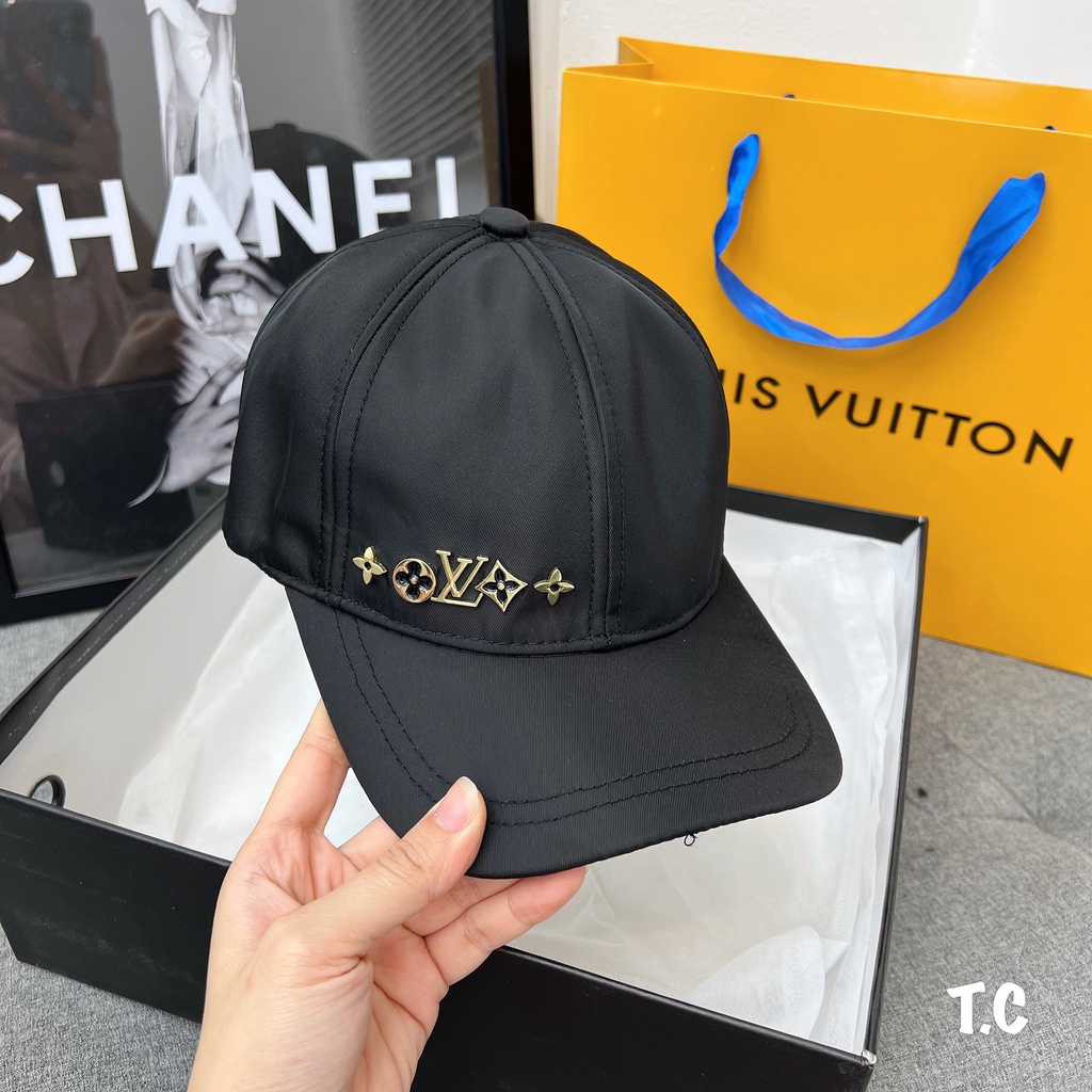 MŨ LƯỠI TRAI ĐÍNH TAG LV