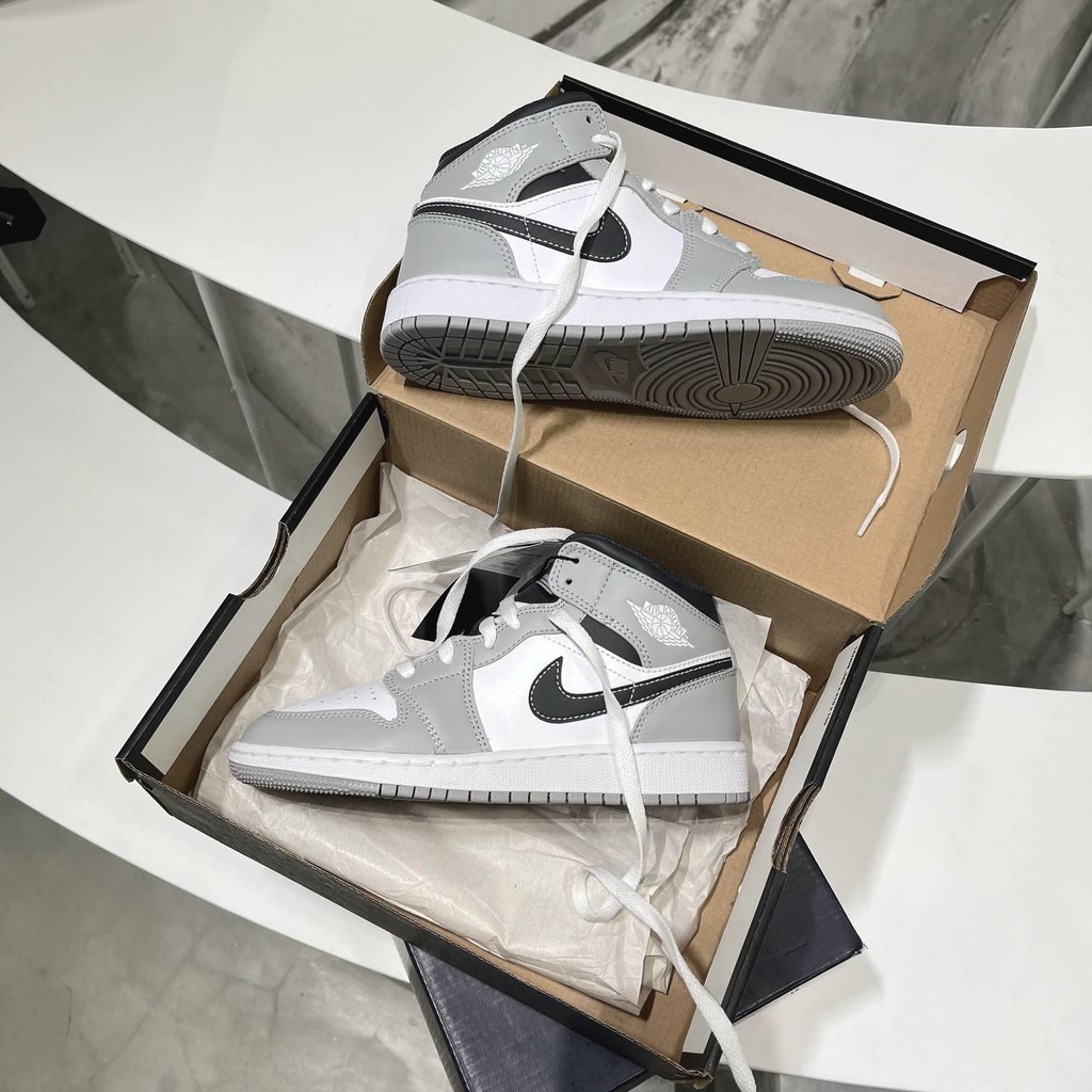 Giày Nike Jordan 1 Mid Smoke Grey Chính Hãng 🔴SIMPLE SNEAKER🔴 Giày Air Jordan Cổ Cao Màu Xám