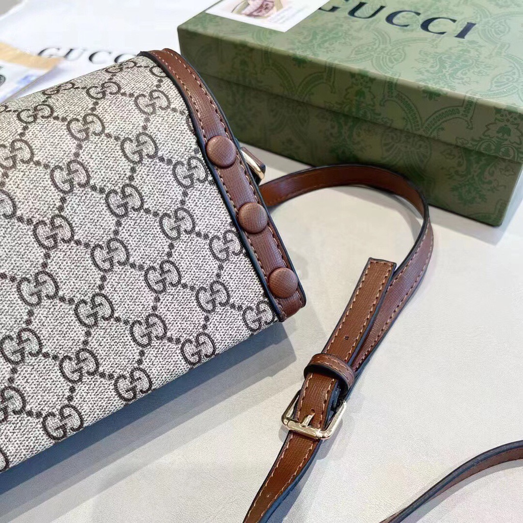 Túi đeo chéo dáng ngang sz 18cm full hộp siêu xinh