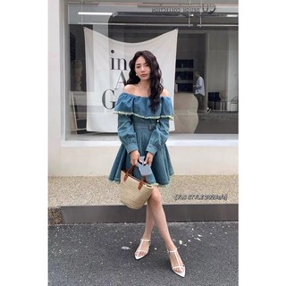Váy jeans xanh trễ vai bèo ngang tay dài thân a xòe cộc
