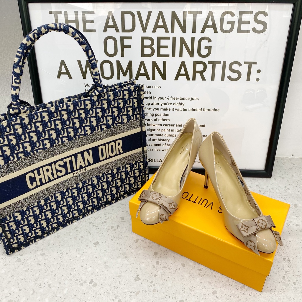 Giày cao gót LV da bóng tag nơ