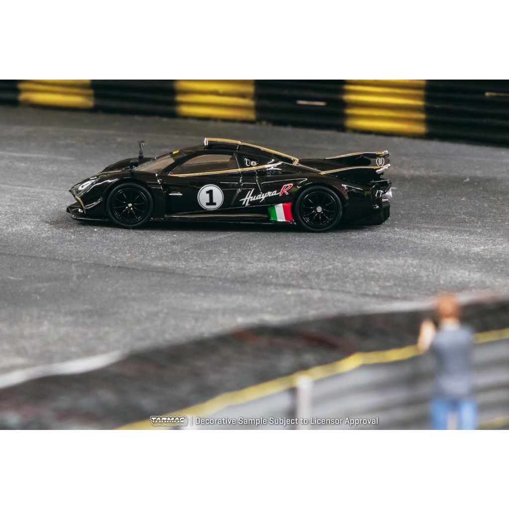 MÔ HÌNH XE 1/64 Pagani Huayra R - Nero Oro