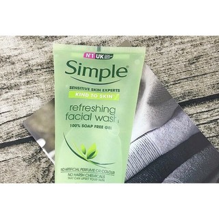Sữa rửa mặt Simple 150ml dành cho da nhạy cảm