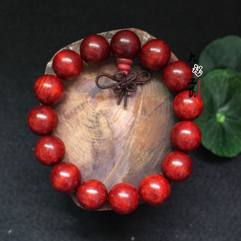 Vòng tay nam nữ gỗ hương đỏ đem lại may mắn