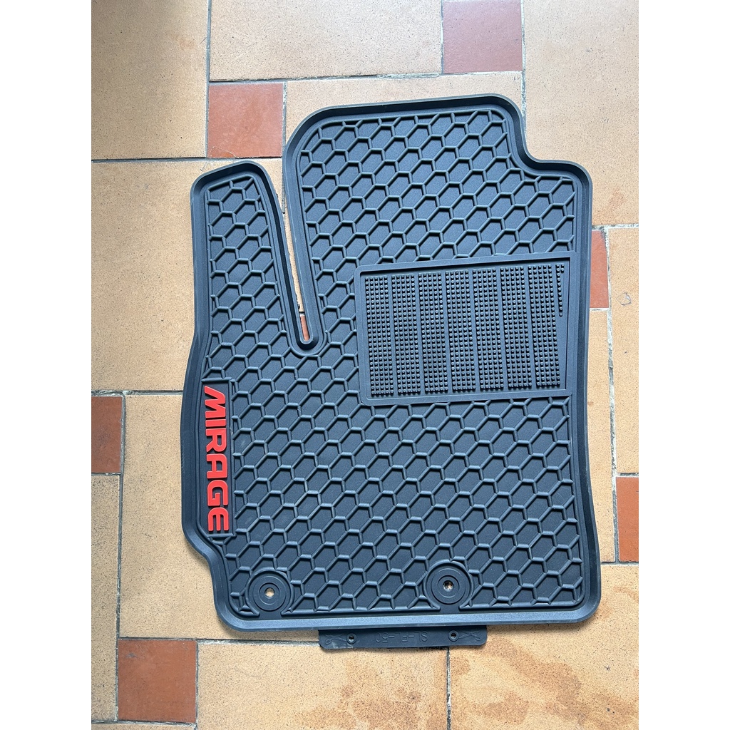 Thảm trải sàn cao su theo xe dành cho Mitsubishi Mirage vân tổ ong