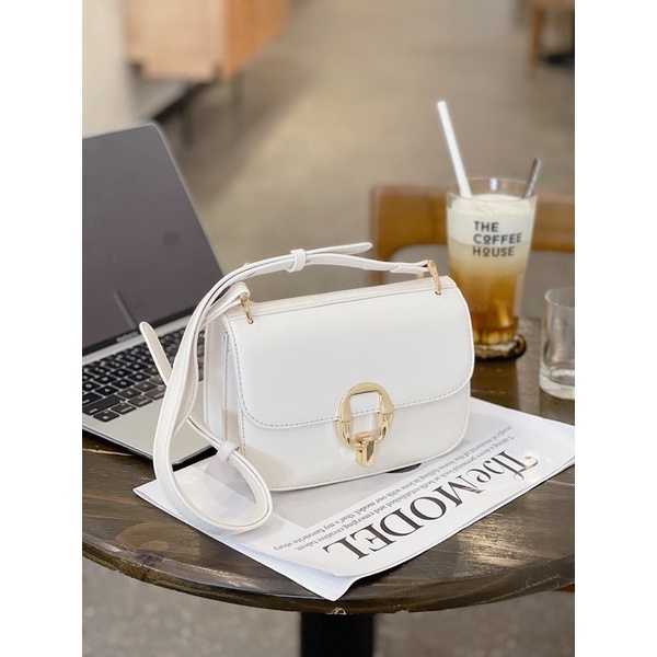 Túi đeo chéo kẹp nách nữ dây da khoá Q