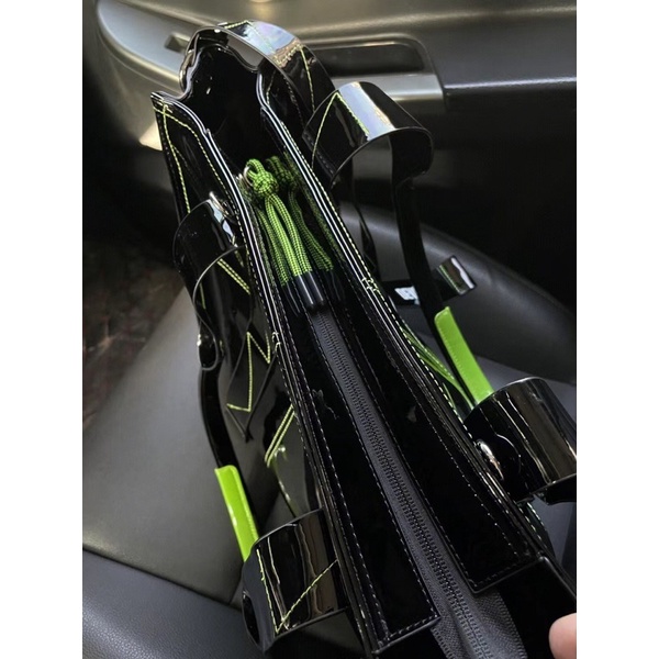 Túi tote đeo chéo chất liệu da bóng