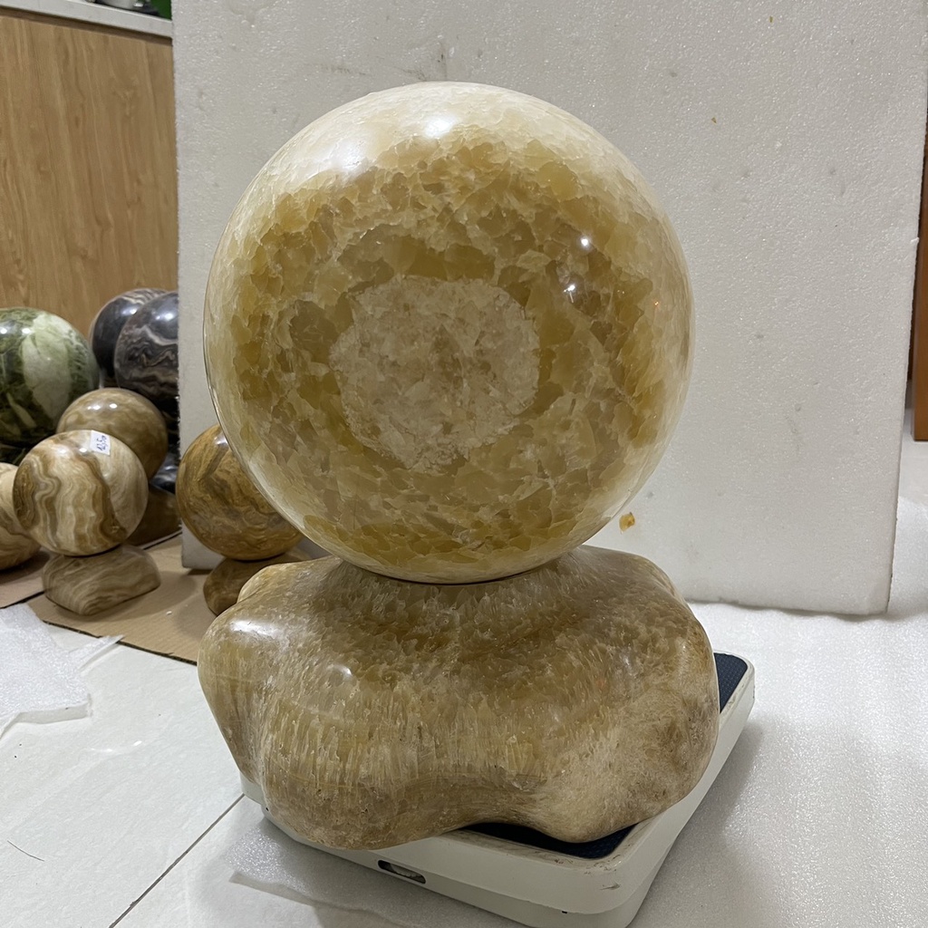 Cầu phong thủy màu vàng trong đường kính 27 cm cho người mệnh Kim và Thổ nặng 40 kg cả đế