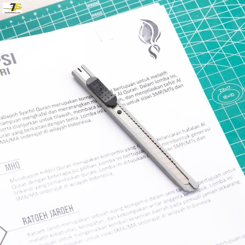 Dao rọc giấy Deli E2053