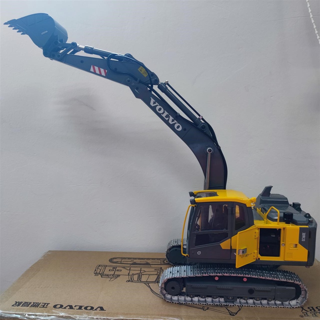 XE XÚC VOLVO EC160E TRỤC VÍT PHUN KIM LOẠI
