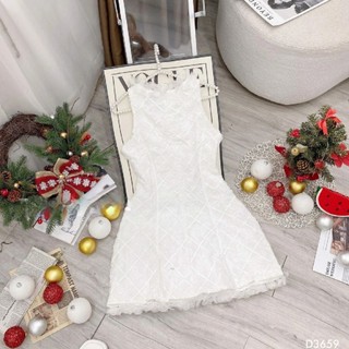 Đầm ren hoa cổ yếm
