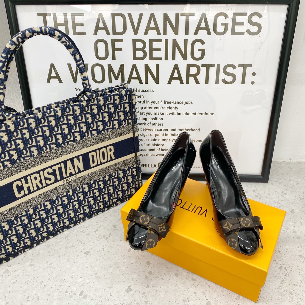 Giày cao gót LV da bóng tag nơ