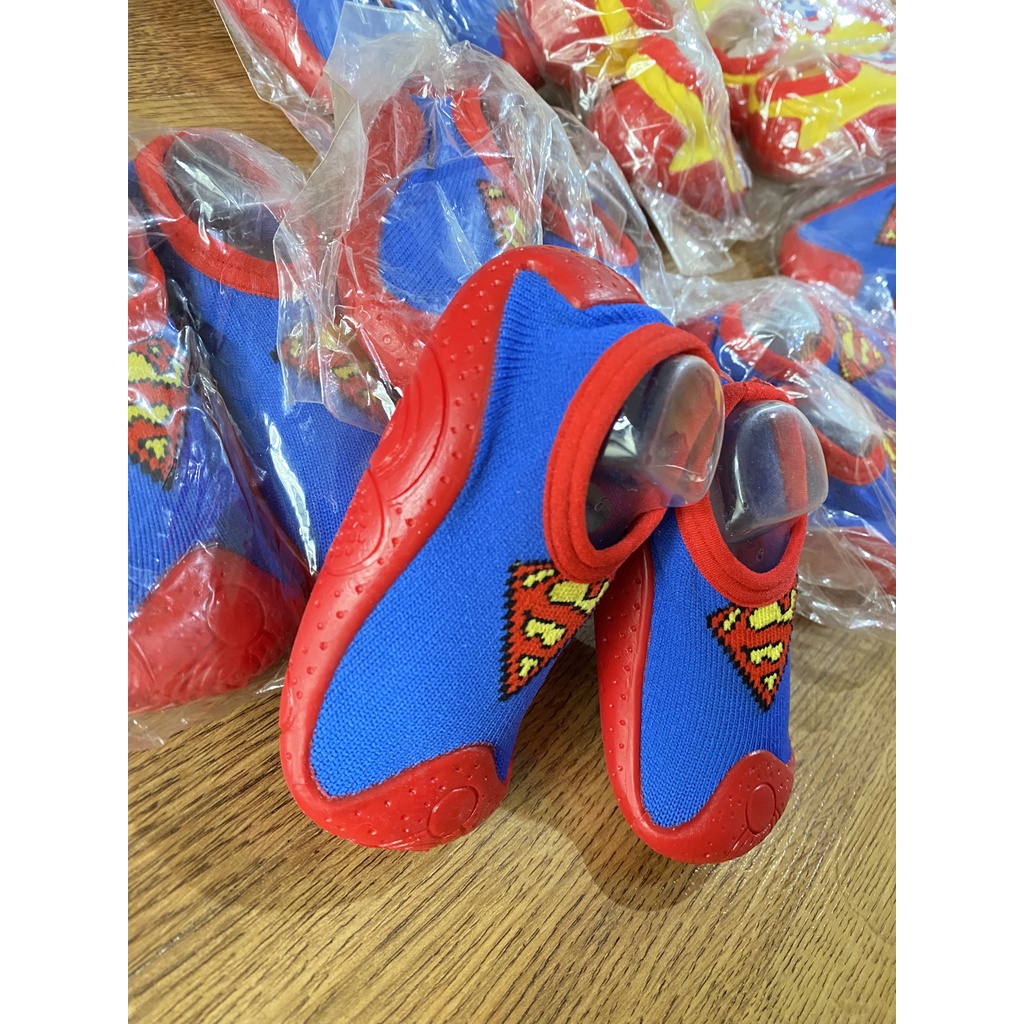 Giày bún siêu nhân xuất dư cho bé trai