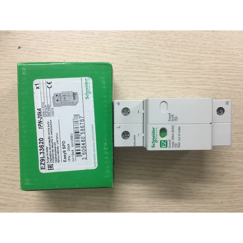 Bộ chống sét EZ9L33620 Schneider 20kA