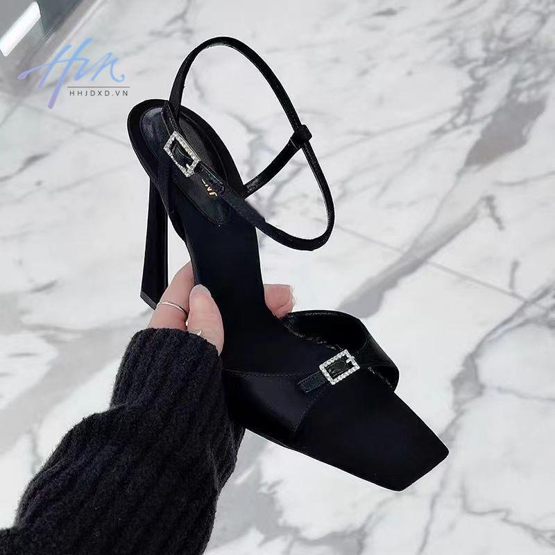Sandal Cao Gót Hở Ngón Mũi Vuông Đính Đá Thiết Kế Mới Thời Trang Dành Cho Năm 2023