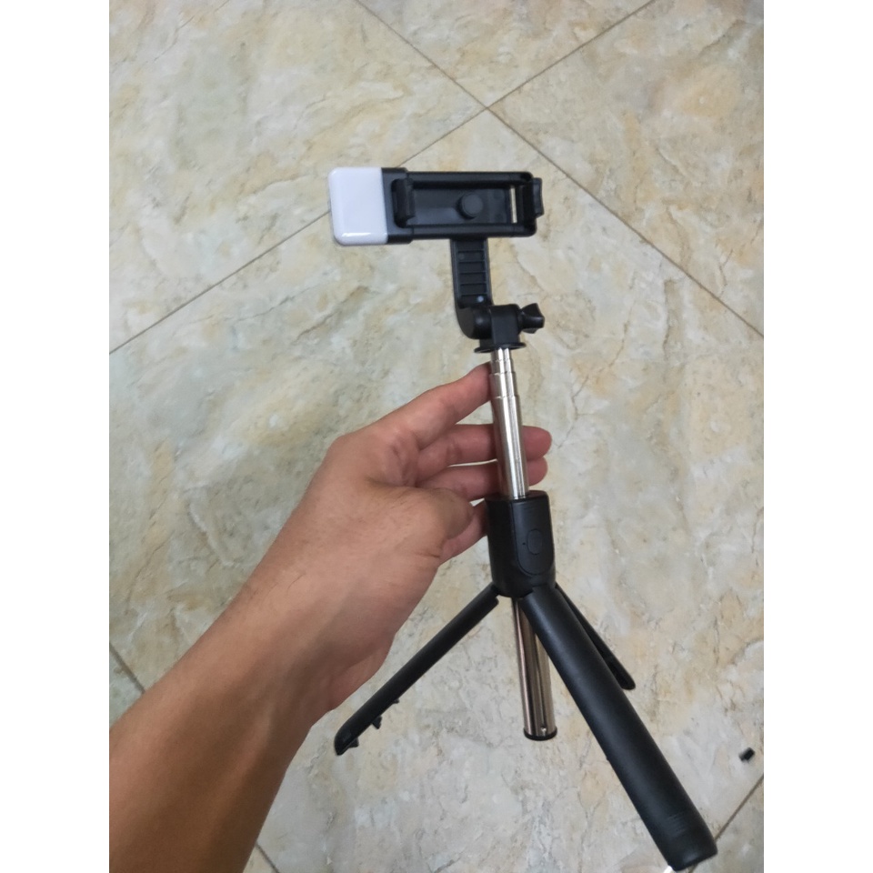 Gậy Tripod 3 Chân Selfie Stick R1S Tích Hợp Đèn Trợ Sáng Chụp Hình kèm dây sạc
