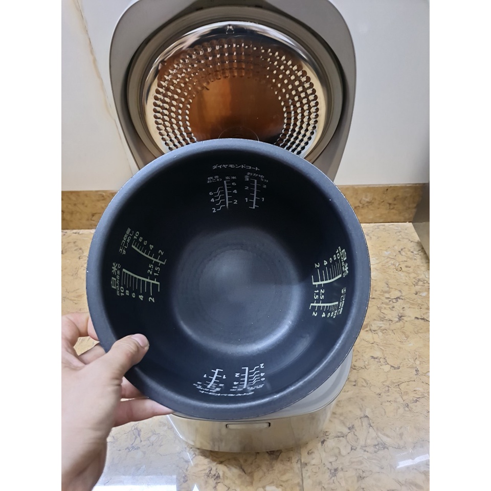 Nồi cơm điện cao tần  IH Panasonic 1L8 1L8 1L8 nhật bãi