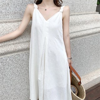 Váy dây treo cổ V màu trắng đi biển chất liệu vải cotton mùa hè siêu đẹp