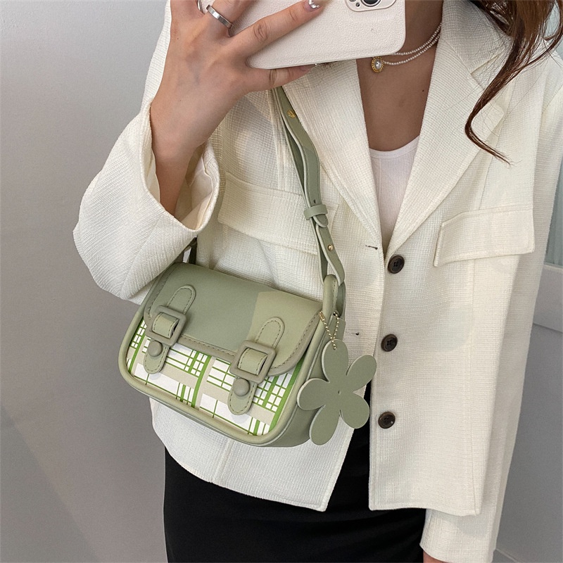 Túi xách nữ đeo chéo đeo vai thời trang kẻ tặng kèm móc hoa 513