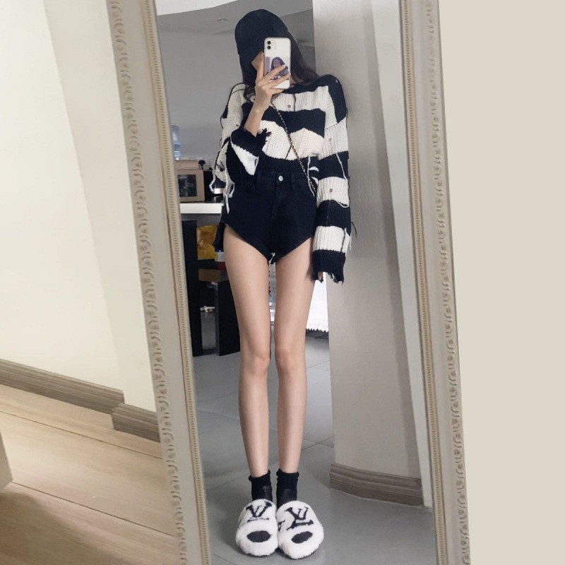 Quần short denim màu đen nữ mùa hè 2023 eo cao giảm béo chiều dài ống hot girl không đều