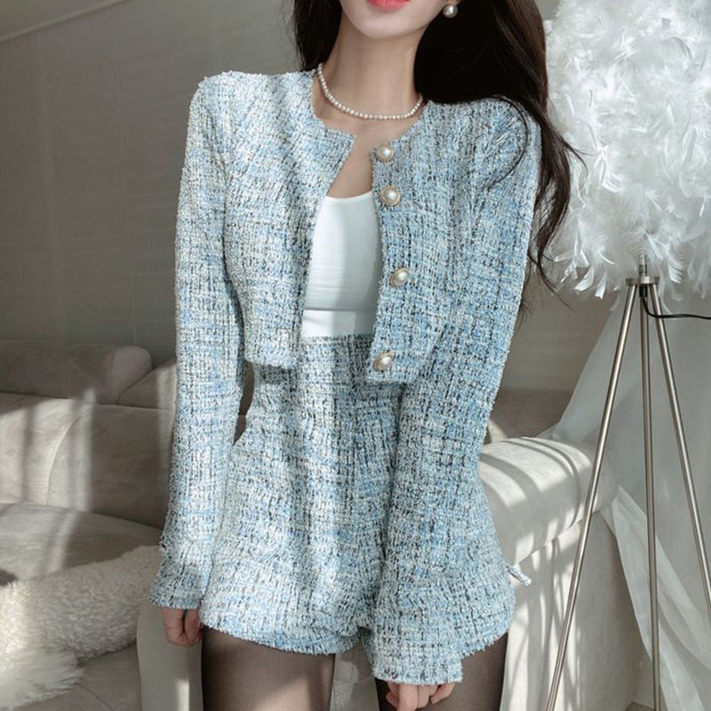 Áo cardigan len dài tay khí chất mùa thu Xiaoxiangfeng Hàn Quốc che da thịt khoe quần đùi mỏng Bộ đồ hai mảnh