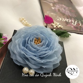 Hoa cài áo bông hoa trà lụa satin xanh nhạt - hàng cao cấp hàng hàn