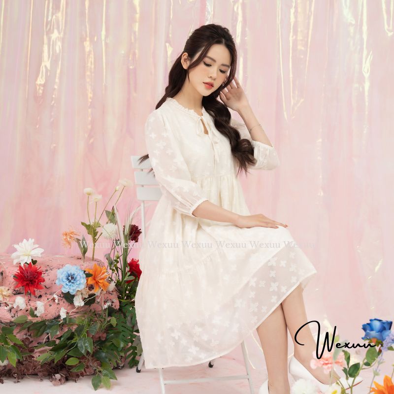 Đầm nữ babydoll cổ bèo buộc nơ Wexuu chất tơ hoa nổi cao cấp có lớp lót dáng xòe nhẹ nhàng - V21