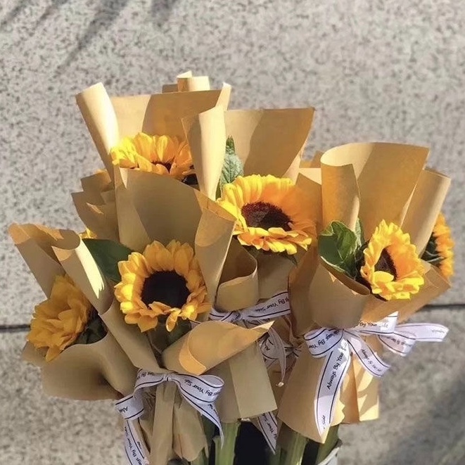 Giấy bó hoa họa tiết chữ, giấy kraft