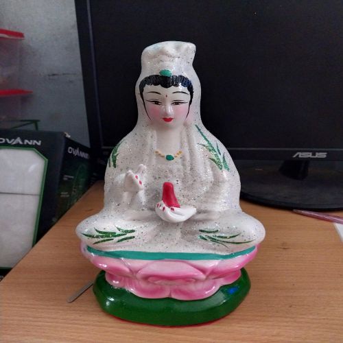 quan âm trắng ( đất num )