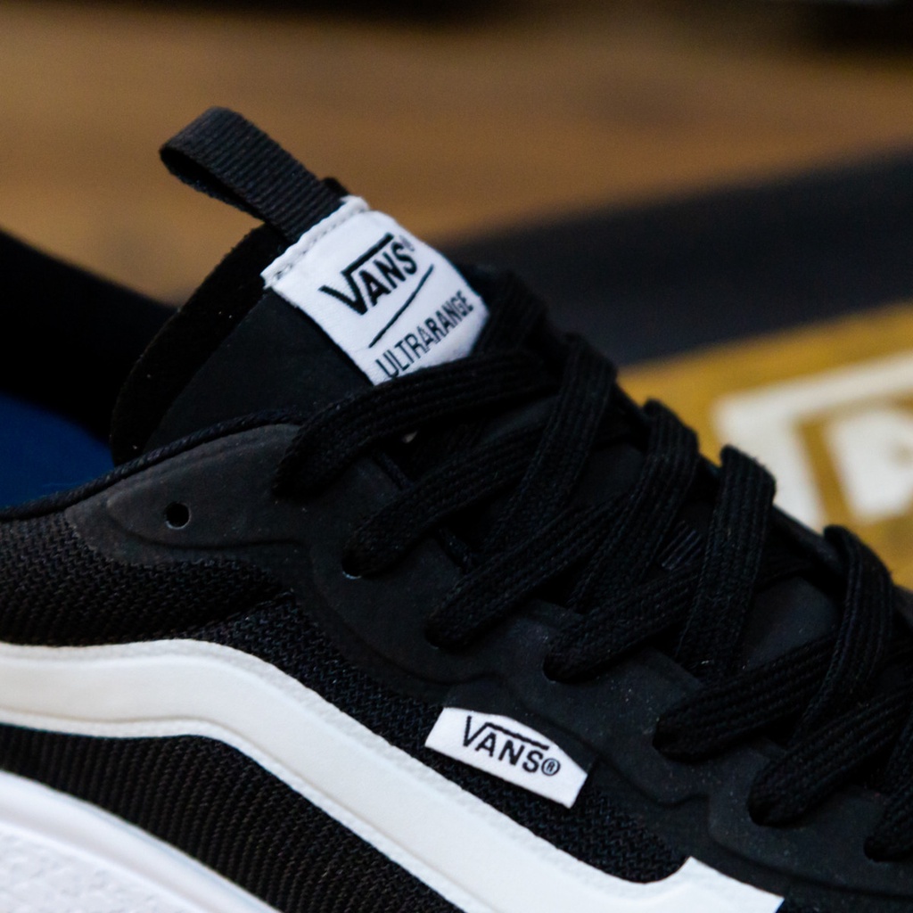 Giày Vans UltraRange Exo VN0A4U1KBLK